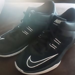 Nike Air Versitile II Black White